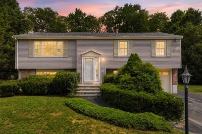 100 Marilyn St 1
