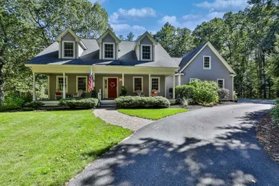 40 Hemlock Park Drive
