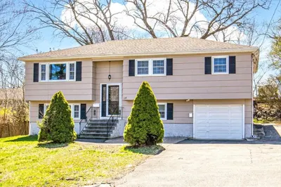134 Roberts Ave