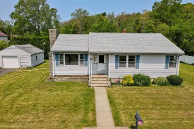 16 Pine Tree Ave
