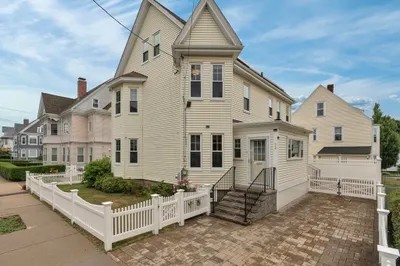72 Elmira St 1