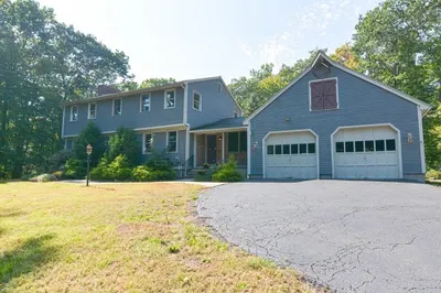 77 Crooked Ledge Rd