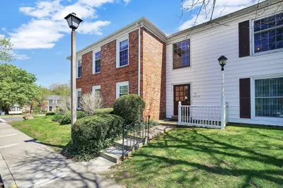 39 Yorktown Dr #D