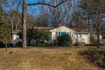 52 Warren Rd