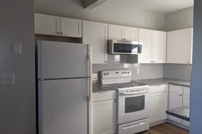 17 Hutchinson Ct #1