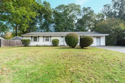 221 Sinclair Rd 1
