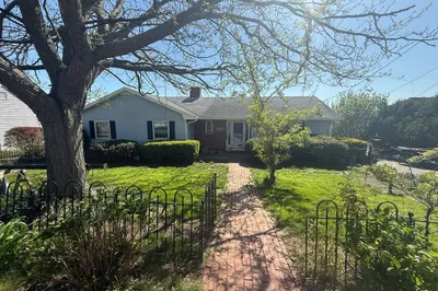 34 Crescent Ave 1