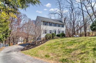 7 Bowdoin Dr 1