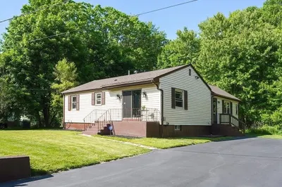 18 Alcott St 1