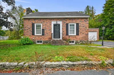 7 Maple Parkway