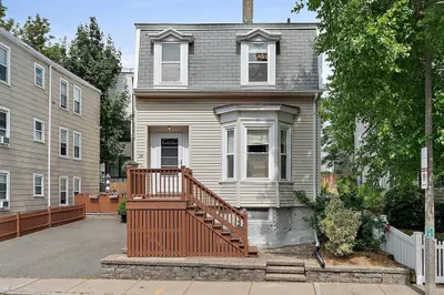 24 Moseley St