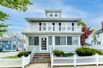 61 Ellington Rd