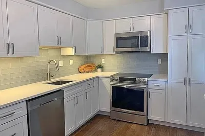 20 Hammond Pond Pkwy #206 1