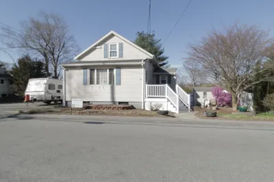 102 Manzanetta Ave