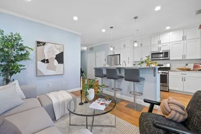 242 W 5th St #3