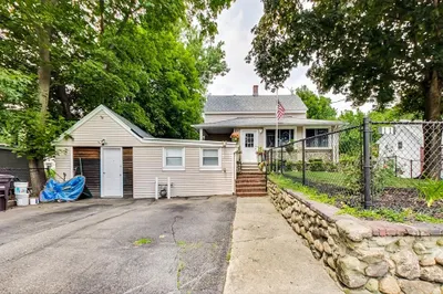 11 Common St