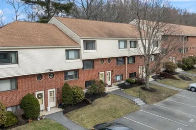35 Sterling Ln #35