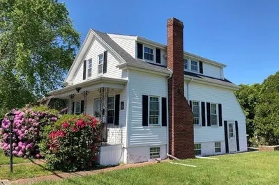 72 Middle Rd