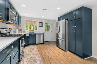 21 Shepard Ave 1