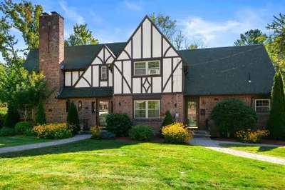 7 Old Brook Dr 1