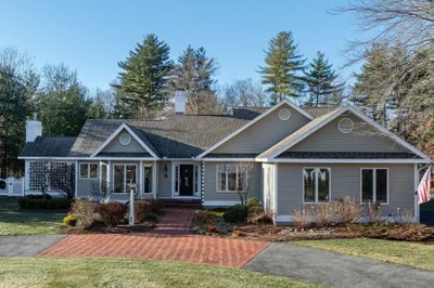 8 Andrew Cir 1