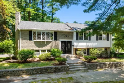 71 Colonial Dr 1