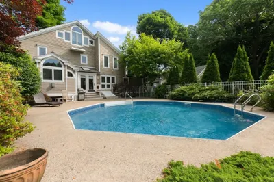 11 Bartlett Place 1