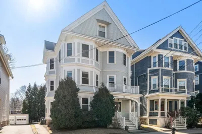 122 Davis Ave #2