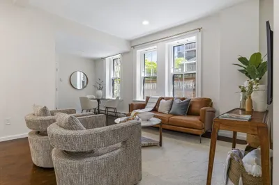 2-a Wellington St #2