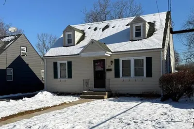 251 Rosewell St 1