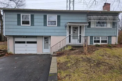 209 Woodcrest Dr 1