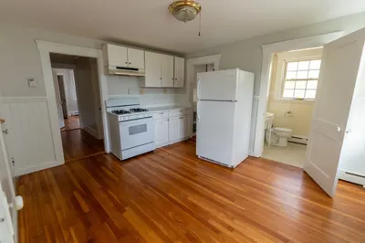19 Essex St #4 1