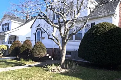 35 Burns Ave 1