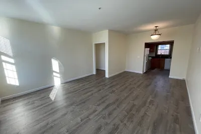 8-10 Essex Street #3