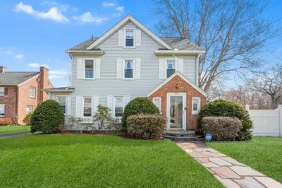 225 Gillette Ave