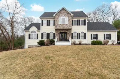 25 Larkin Ln 1