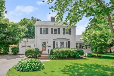15 Frederick Dr
