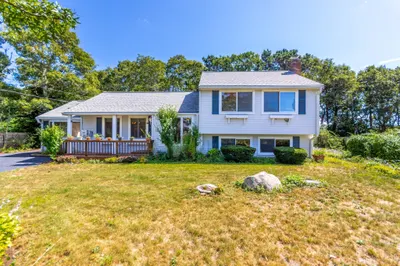 8 Laura Ln 1