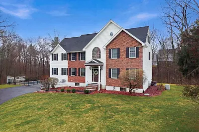 2 Hitching Post Ln 1