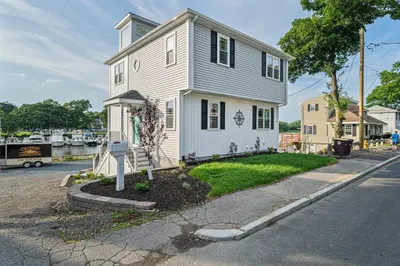 194 Commercial St