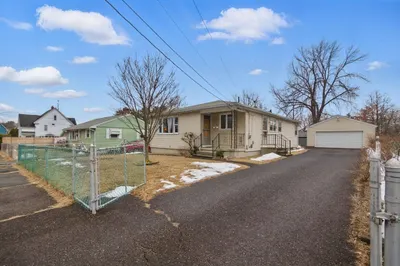6 Garrity St