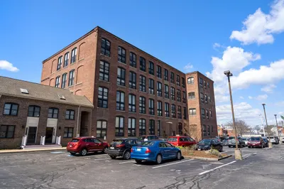 33 Maplewood Ave #207