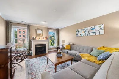 10 Crowninshield St #204 1