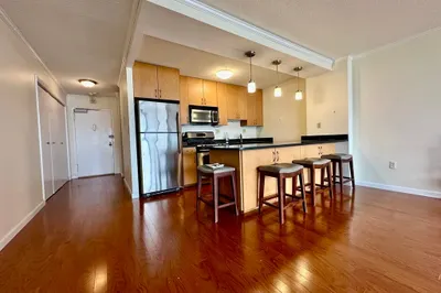 2 Hawthorne Pl #8P