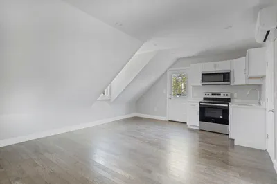 92 Coleman St #3