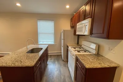 90 Lyndhurst Street #4