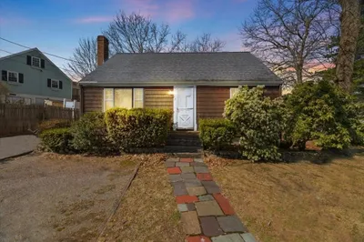 7 Cedar Cir