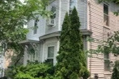 81 Bellevue Ave