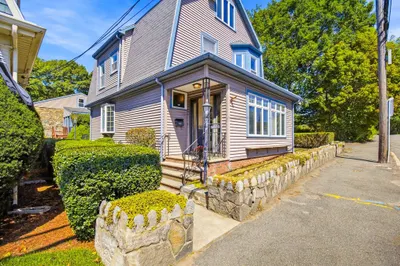262 Essex St 1