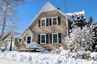 50 Holbrook Rd